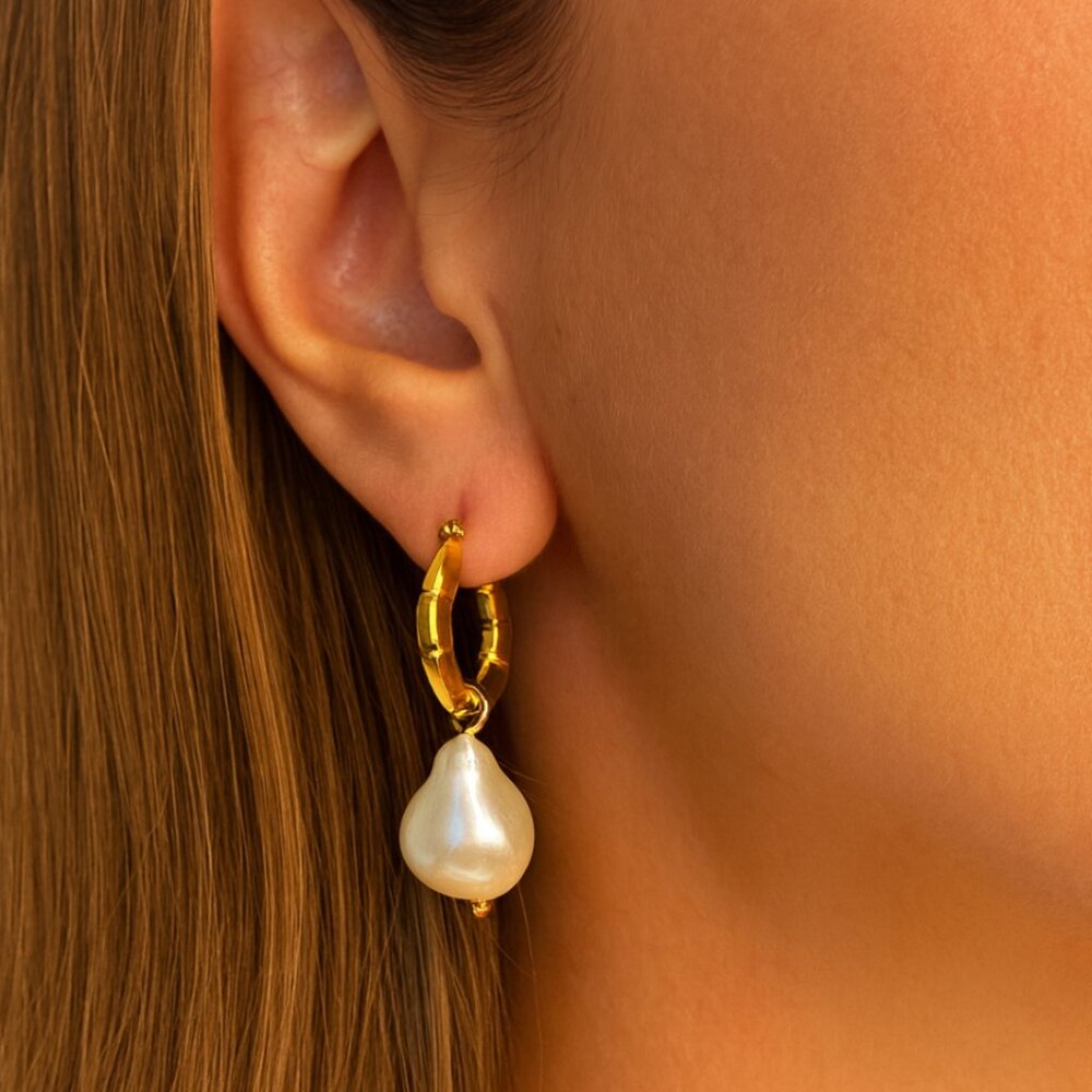 “CLAIRE” - Pearl gold pearl hoop earrings